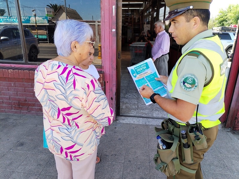 Linares: Carabineros lidera campaña denominada “Que no te cuenten cuentos, ¡ojo con quien llama!”