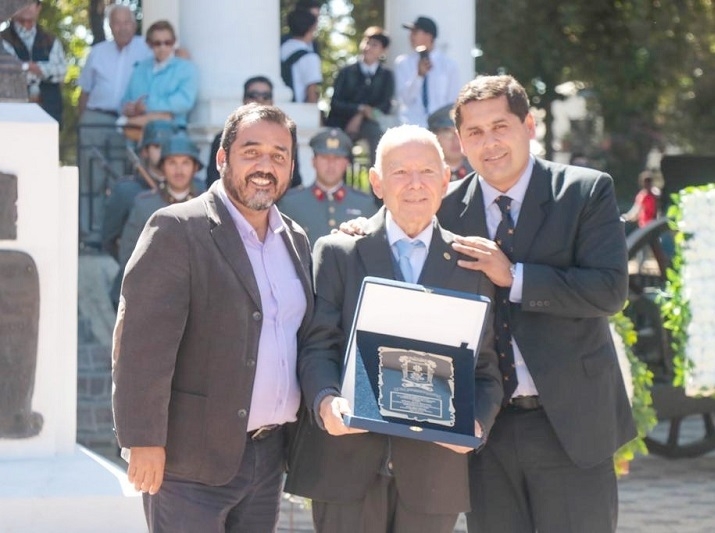 Alfonso Astete fue reconocido como patriota linarense