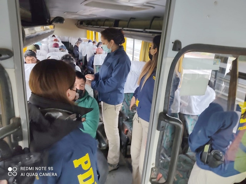  PDI fiscaliza a  extranjeros que se trasladaban en bus desde el norte del paÍs 