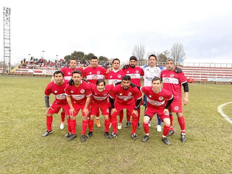 Van por el título: Oscar Bonilla y Atlético Curicó Unido quieren ponerse la corona en 35 años 