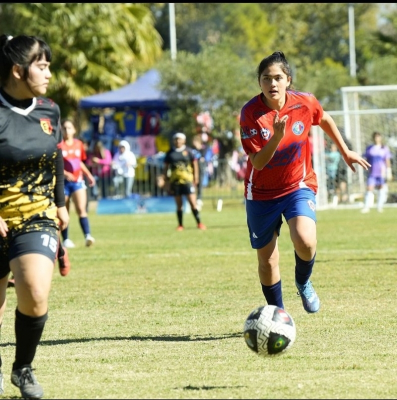 Antonia Fuenzalida: Jugadora linarense que reforzó al equipo de Audax Italiano  y participará en torneo en Estados Unidos 