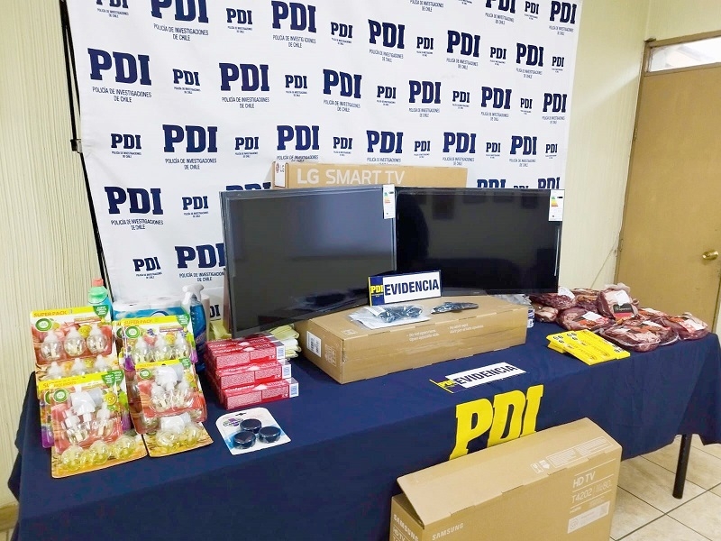 Cauquenes: PDI detiene en flagrancia a dos sujetos por hurto a supermercado