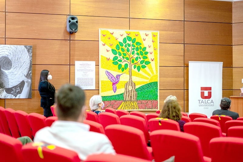  UTalca inaugura mural en homenaje  a Margot Loyola en Campus Linares  