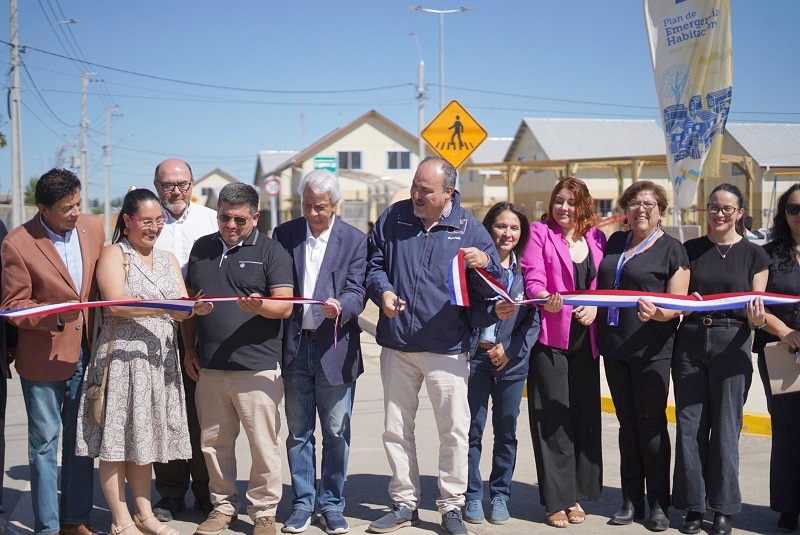 360 familias recibieron las llaves de sus nuevos hogares en Linares