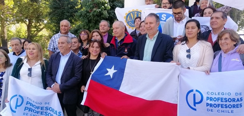 Linares:  gremios de Trabajadores de la Educación se sumaron a jornada nacional contra la Violencia en escuelas y liceos