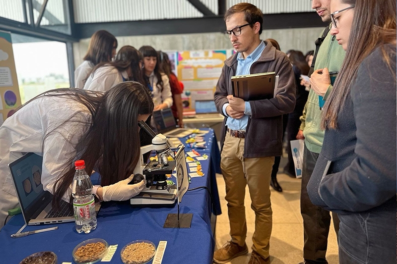 Realizan primer workshop científico escolar para mujeres en el Maule     