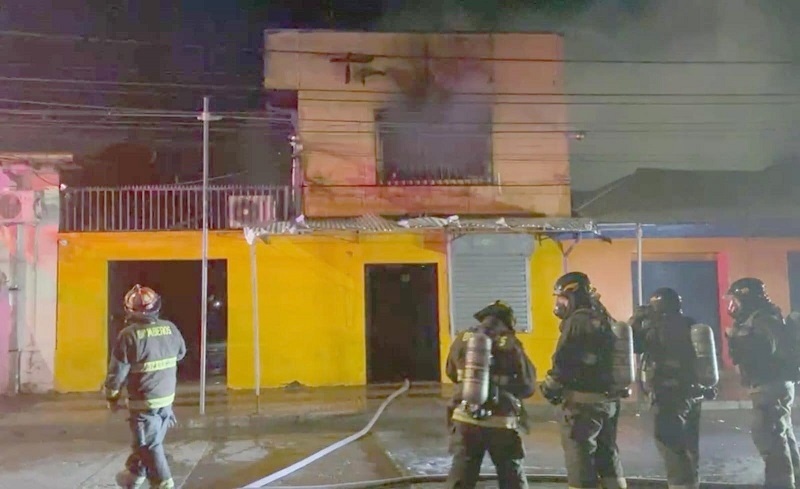 Linares: Incendio provocó daños en local comercial en calle Maipú