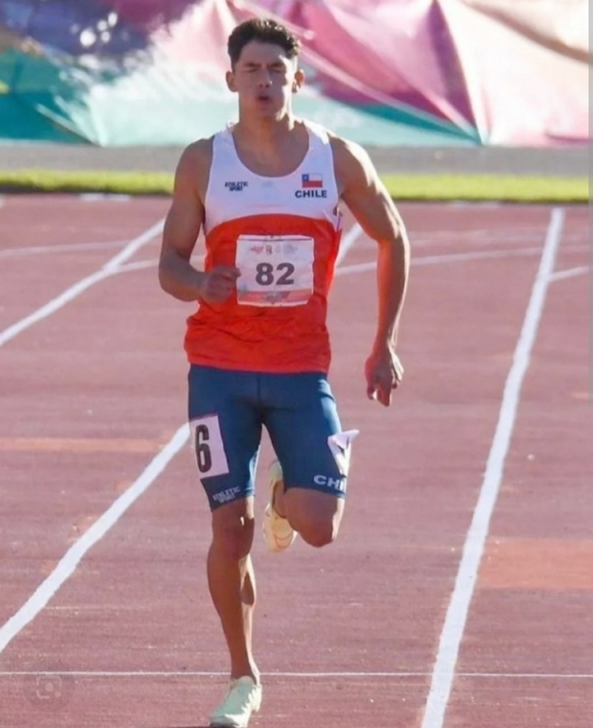 Medalla de Oro: Linarense Benjamín Aravena Catil  ganó los 100 metros en el Sudamericano de Lima 