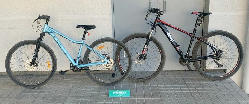 Carabineros motorizados detienen a 3 personas por receptación y robo de bicicletas