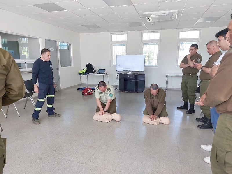 Cauquenes: Carabineros fueron capacitados en el Día Mundial de RCP