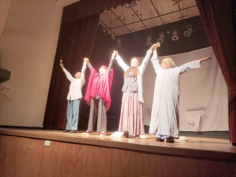 Liceo Bicentenario Arturo Alessandri Palma de Longaví presentó obra teatral "Fachada"