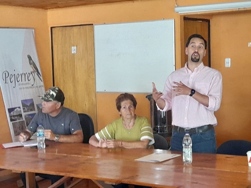 Seremi de Bienes Nacionales se reunió con vecinos del sector de Pejerrey para informar sobre fiscalizaciones de acceso a la cuenca del río