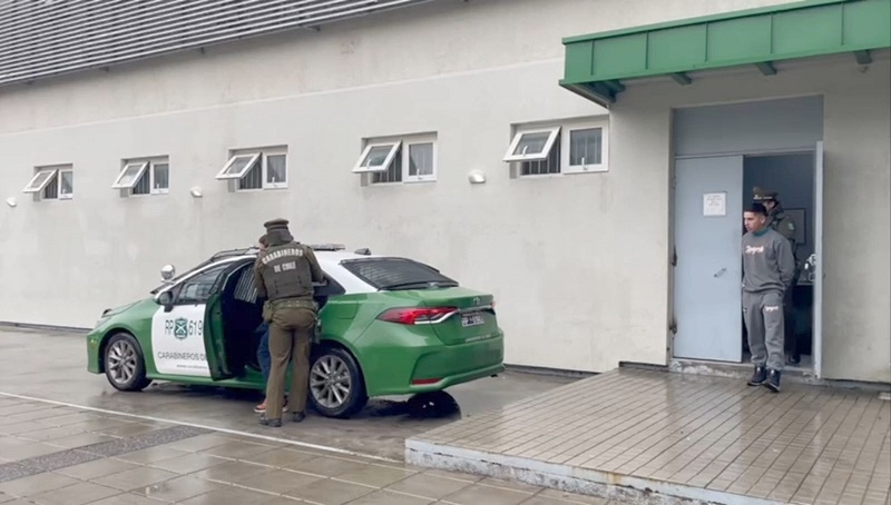 Parral: Carabineros detuvo a 3 sujetos por robo desde un local comercial