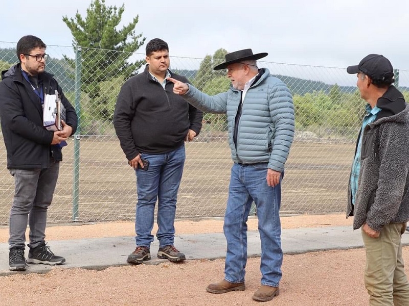 Alcalde de Longaví supervisó obras civiles de nueva cancha de fútbol de La Puntilla