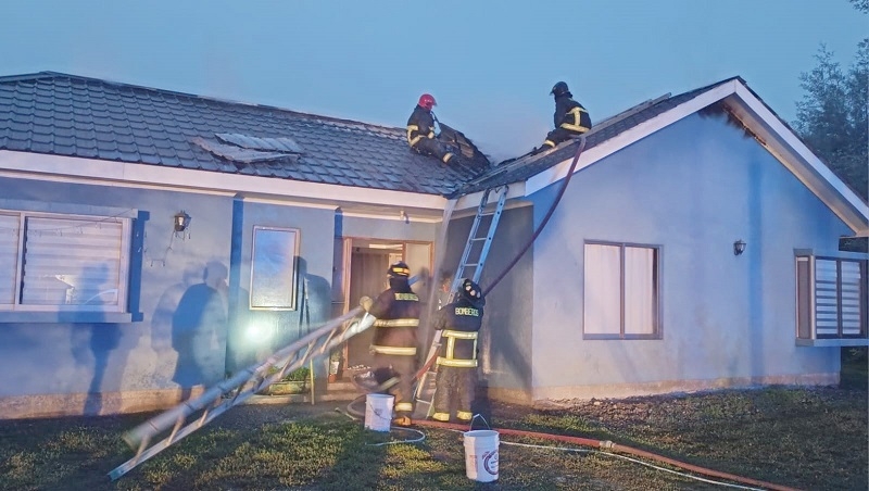 Linares: incendio afecto a vivienda en sector Camino a Vara Gruesa