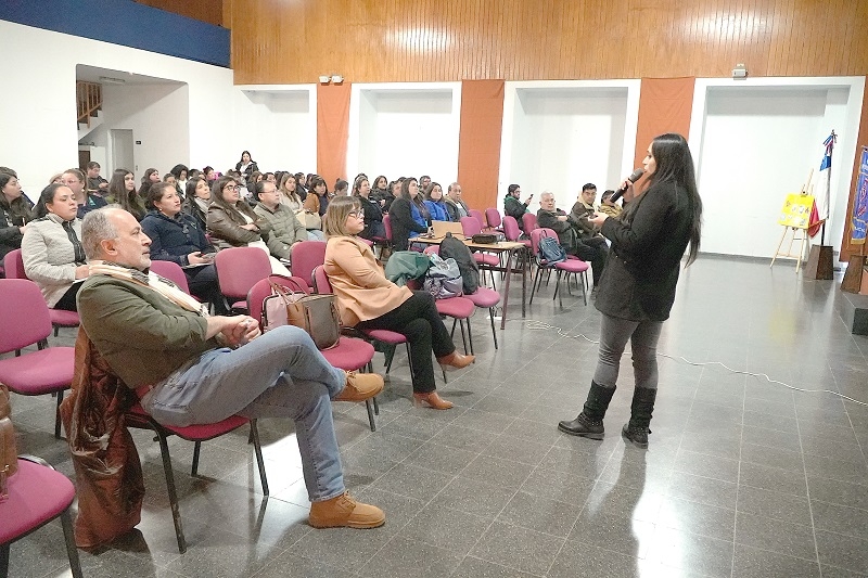 Asistentes de la Educación resuelven interrogantes sobre traspaso educativo