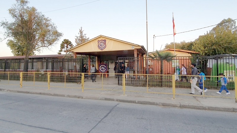  Frustran robo a trabajadora de Escuela Margot Loyola Palacios de Linares al ingreso de clases