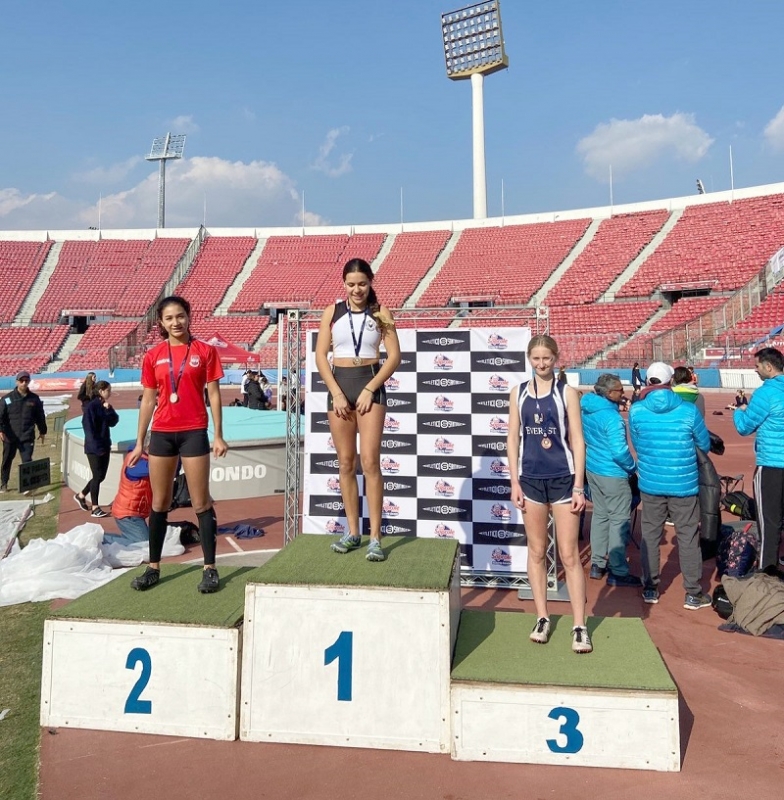 Interescolar del Club Atlético Santiago:  Equipo femenino del Colegio Alborada de Linares logra el octavo lugar a nivel nacional en torneo de atletismo