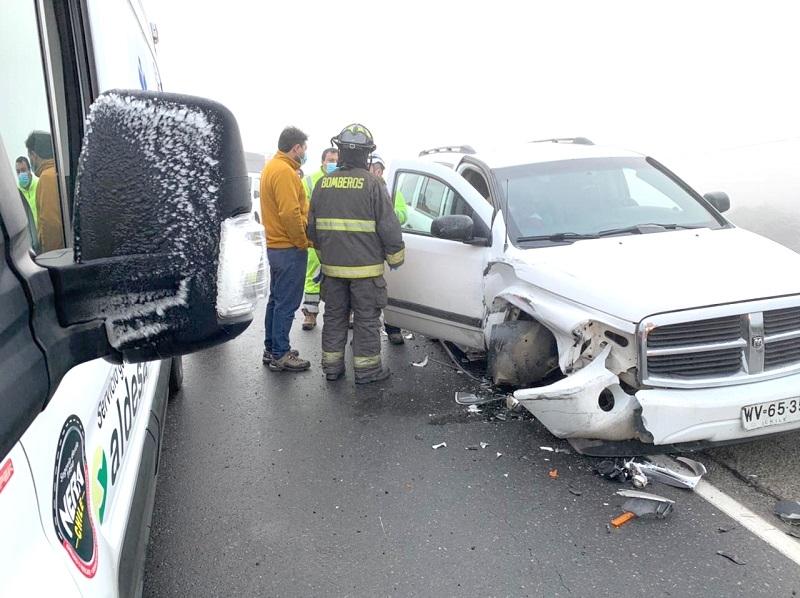 Múltiple colisión movilizó a bomberos de Linares y Longaví al sector de puente Achibueno