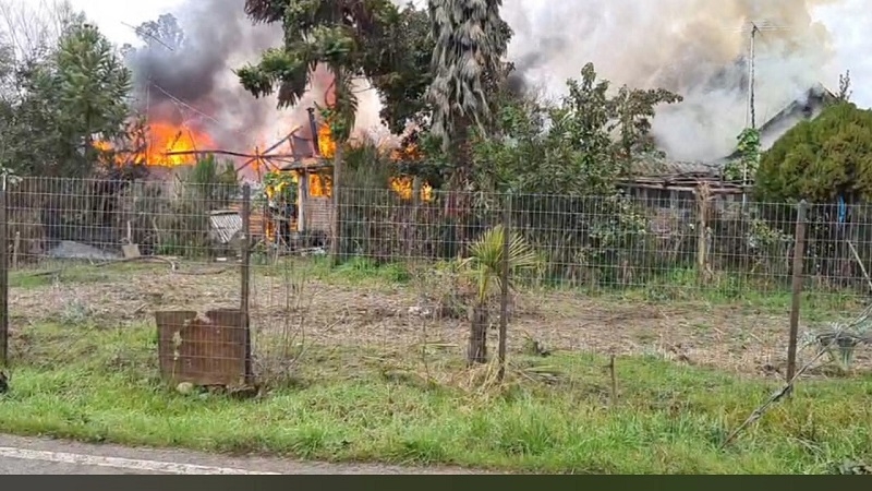 Linares: Incendio afecta a vivienda en sector Vara Gruesa