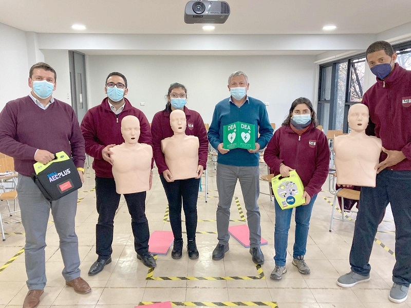 Colegio Alborada de Linares adquiere desfibrilador y capacita a sus docentes en primeros auxilios