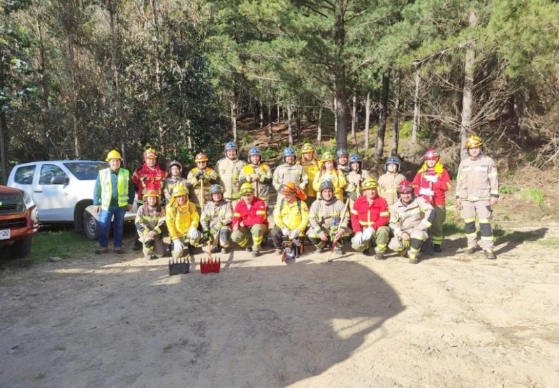 CORMA capacita a Bomberos bajo estándares internacionales para enfrentar incendios forestales.