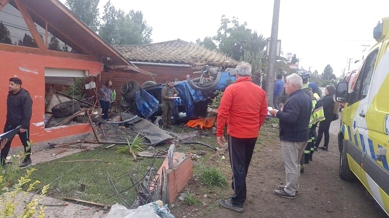 San Javier: un fallecido en choque de vehículo contra vivienda en Orilla de Maule