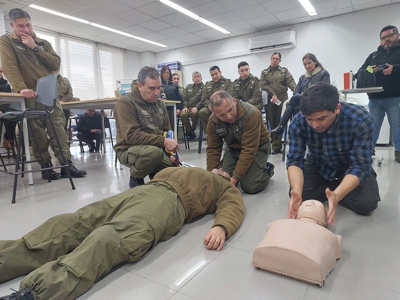 Carabineros de la Prefectura Talca se reentrena en primeros auxilios