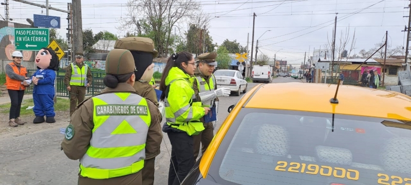 Linares: Carabineros junto a EFE despliegan campaña preventiva en cruces ferroviarios