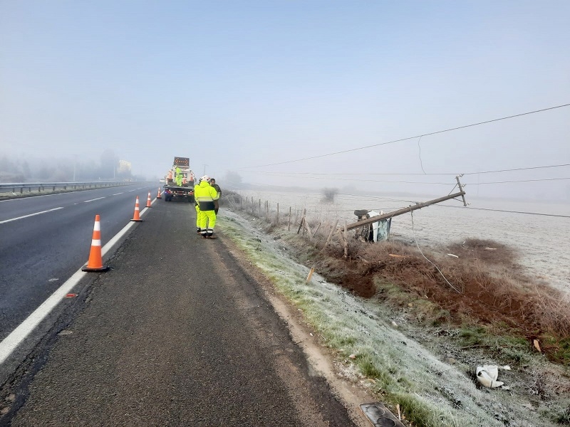 Volcamiento de vehículos dejó 2 lesionados en Ruta 5 Sur