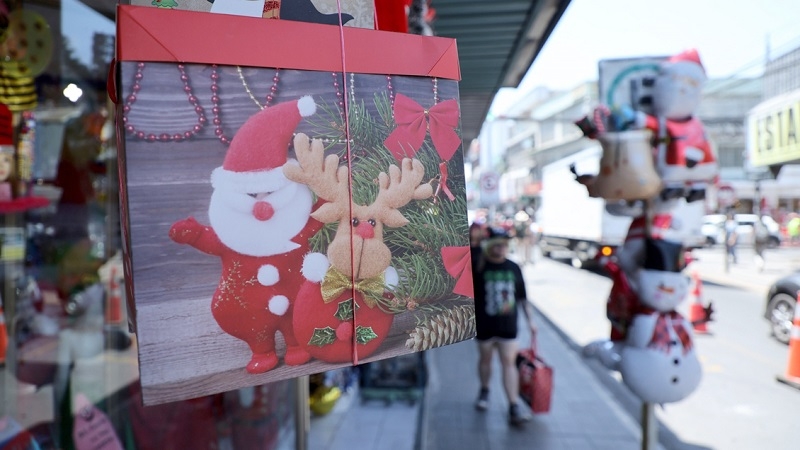 "Navidad austera": Seis de cada 10 chilenos comprarán menos regalos que el año pasado