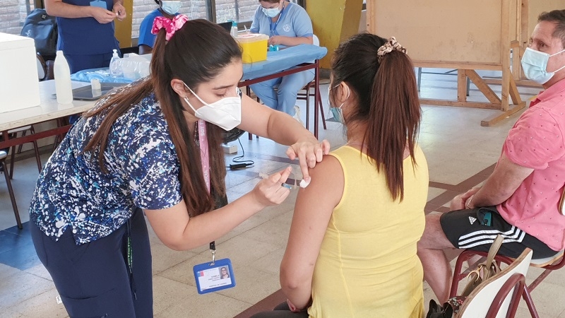 Avanza norma que crea un permiso laboral para que trabajadores y trabajadoras acudan a vacunarse