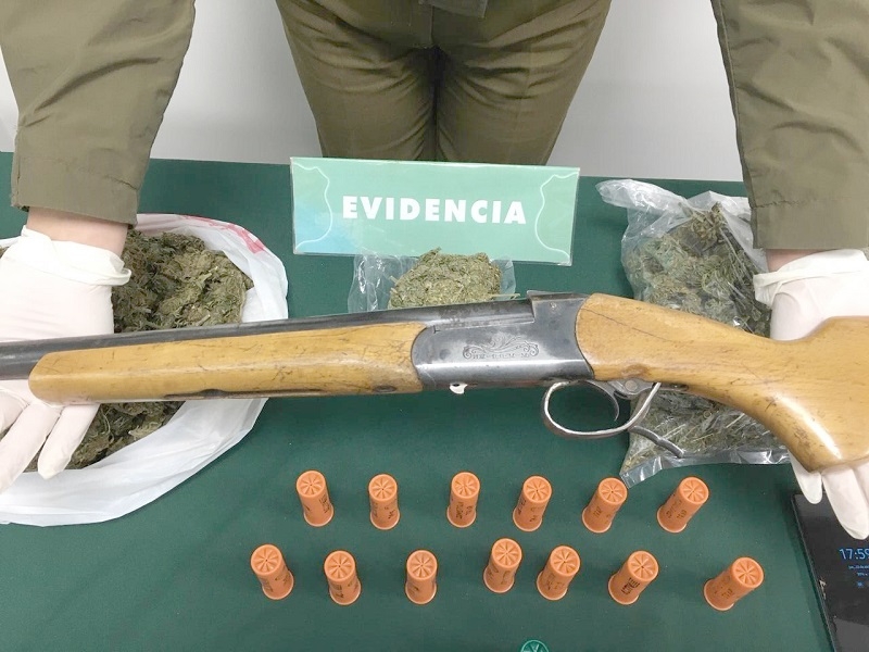 Cauquenes: OS7 incauta marihuana elaborada, escopetas, cartuchos y dinero en efectivo