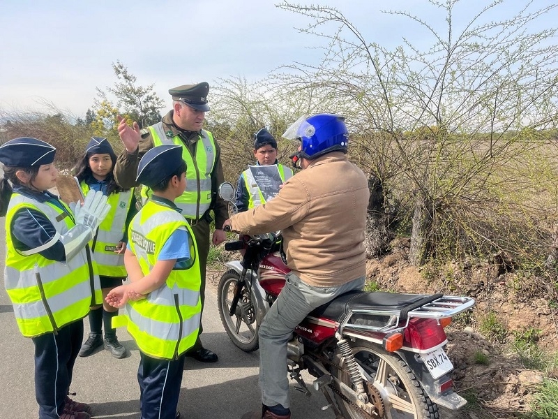 Longaví: Carabineros y la Brigada de Tránsito Escolar despliegan campaña preventiva de accidentes