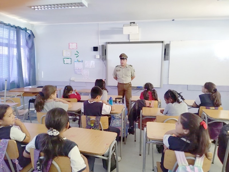 Linares: Carabineros inició  labor con brigadistas escolares de la Escuela Isabel Riquelme