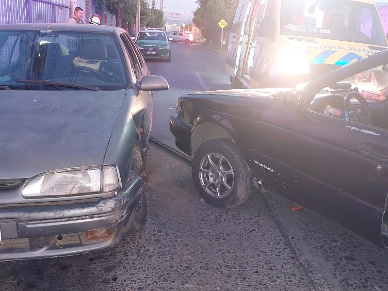 Lesionados tras colisión en pleno sector céntrico