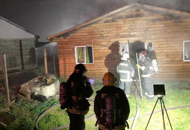 Linares: Incendio afectó a totalidad de vivienda en sector Huapi Bajo