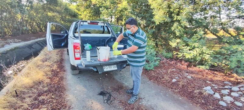 El programa de apoyo a los regantes de Maule y O´Higgins de la CNR realiza monitoreo de la calidad de agua en 51 estaciones de canales