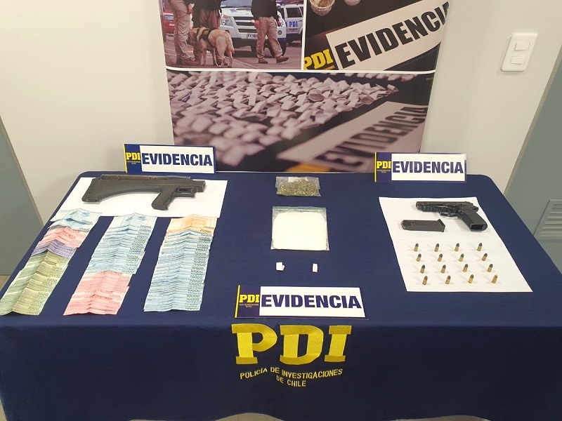 PDI detuvo a sujeto en Linares con drogas y armas de fuego