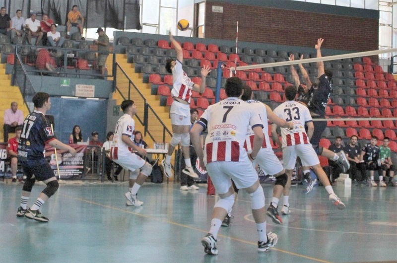 Vóleibol Infartarte: Linares tuvo que esforzarse  más de la cuenta para vencer  al cuadro de Stadio Italiano en set de oro 25-19 