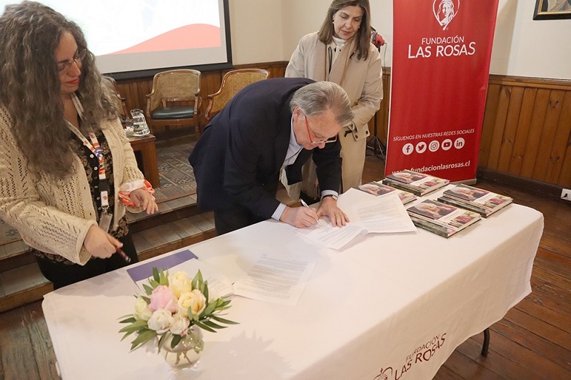 Fundación Las Rosas y MICARE firman alianza  Cuidar personas mayores  es una oportunidad para crecer en humanidad