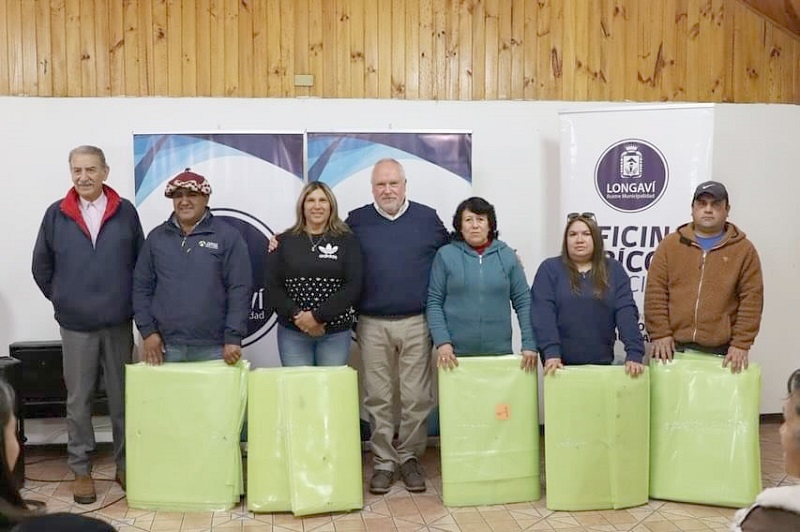 30 pequeños agricultores de Longaví reciben ayuda de la Oficina Agrícola 	Municipal para realizar invernadero