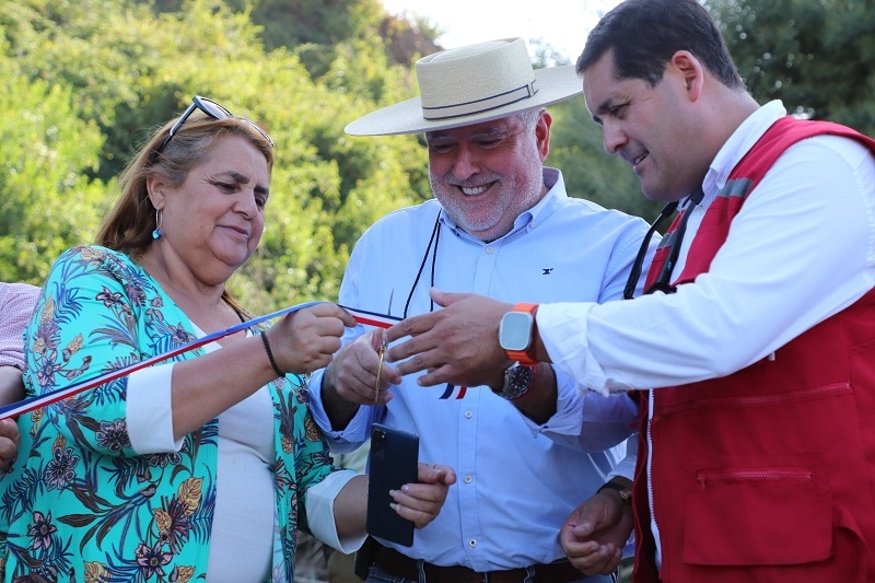 Alcaldes de Longaví y Linares inauguran Puente de “La Amistad” 