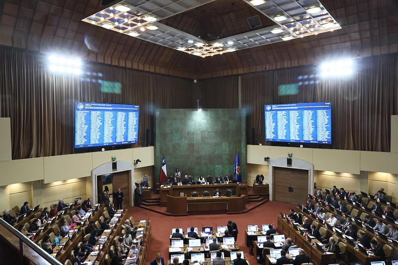 Gobiernos regionales, déficit fiscal y evaluación de programas sociales preocupan tras ingreso del Presupuesto