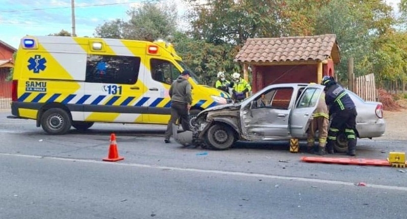 Linares: Dos lesionados en colisión camino a San Juan