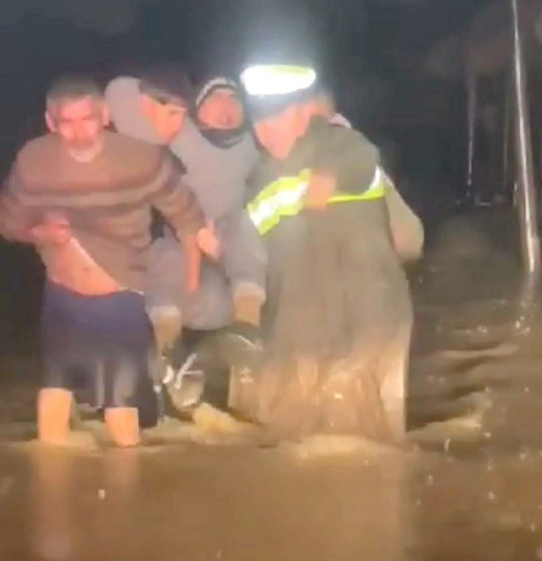 San Javier: Carabineros de Nirivilo realizó rescates de familias afectadas por inundaciones