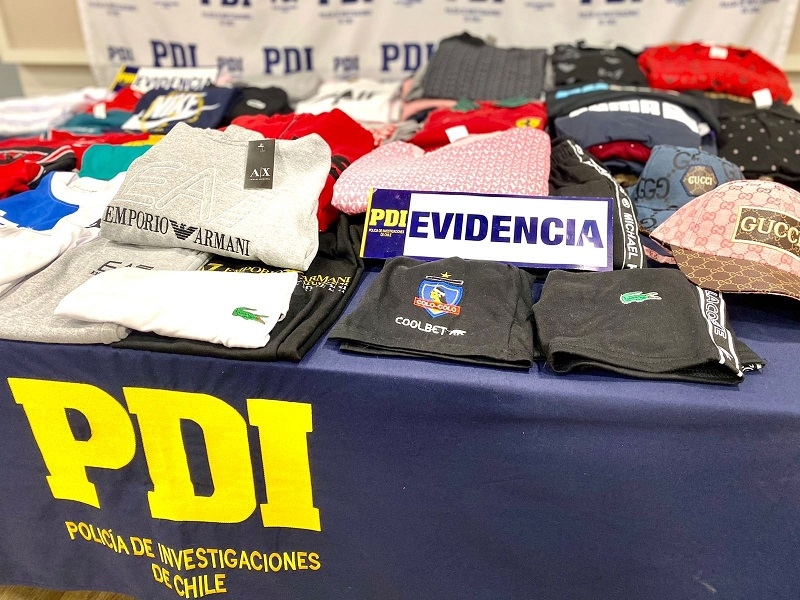   PDI incautó ropa falsificada en Feria Navideña de la Alameda en Linares