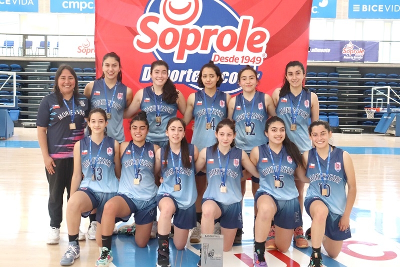 Escolares talquinas triunfaron en la final de la categoría honor de básquetbol Soprole UC