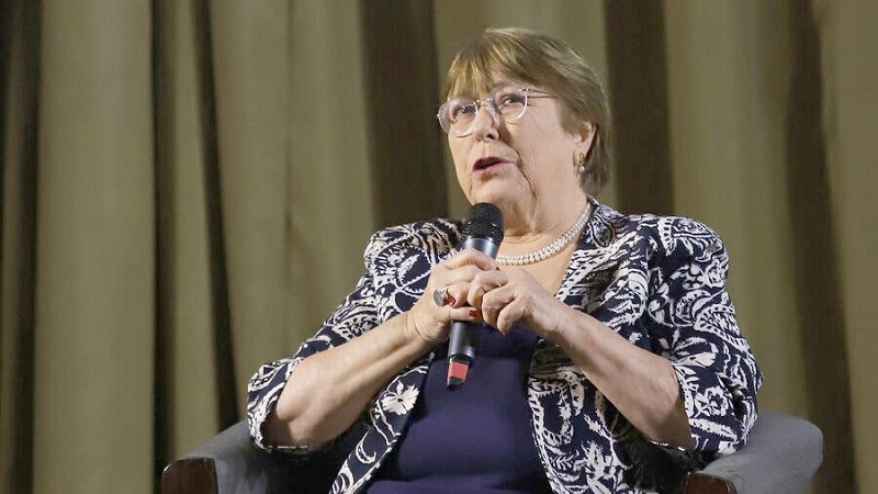 Mientras la oposición saca a Bachelet al pizarrón, Bitar advierte: "No es un proyecto de futuro"