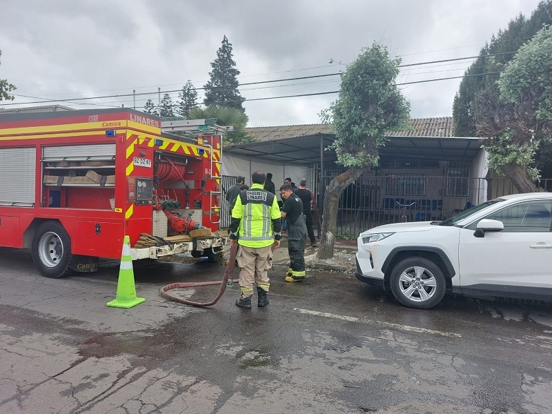 Linares: Bomberos ejecuta simulacro de emergencia en Cesfam San Juan de Dios